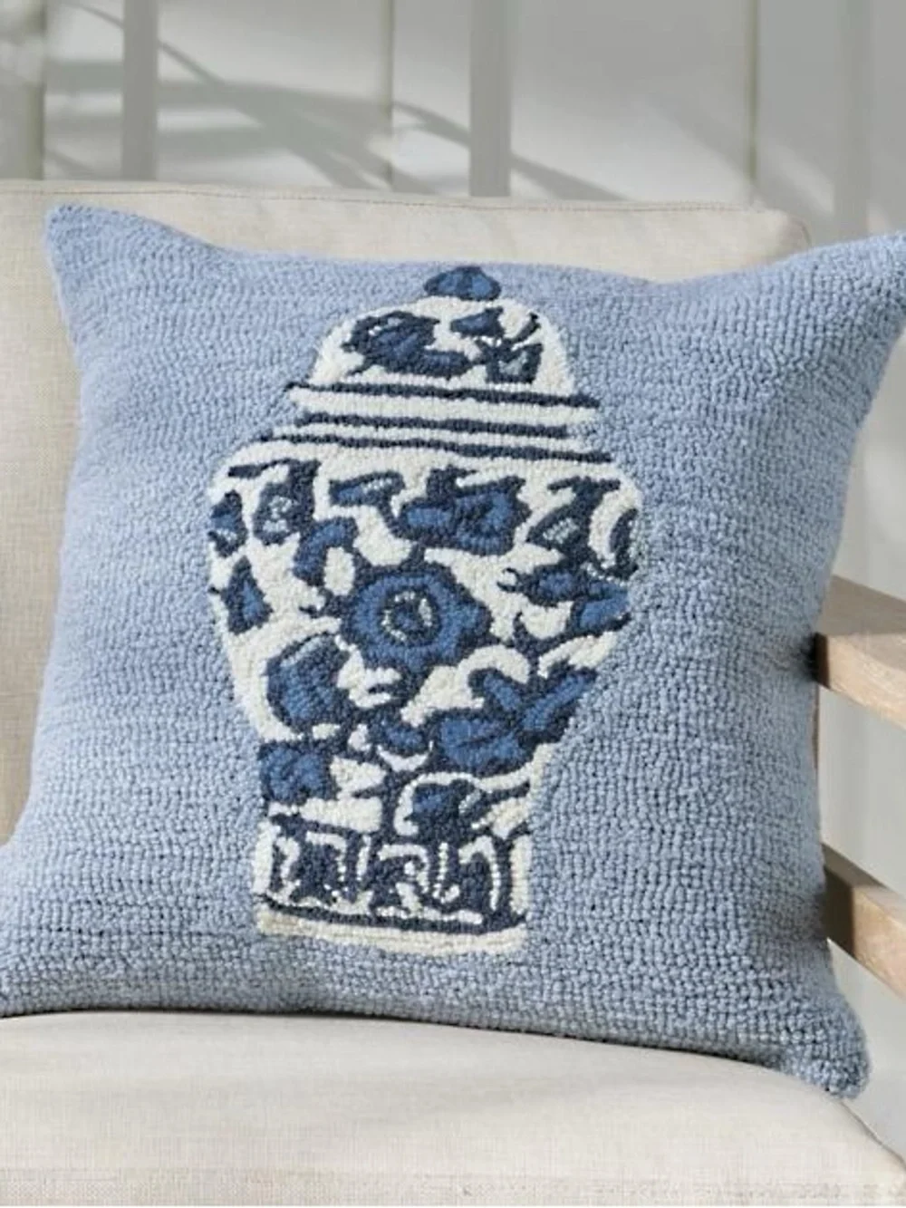 NWT Liora Manne Hand-Hooked Chinoiserie Ginger Jar Pillow Cover Outdoor Indoor